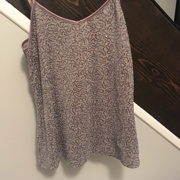 Sequin v-neck tank top - express - Picture 2 of 5